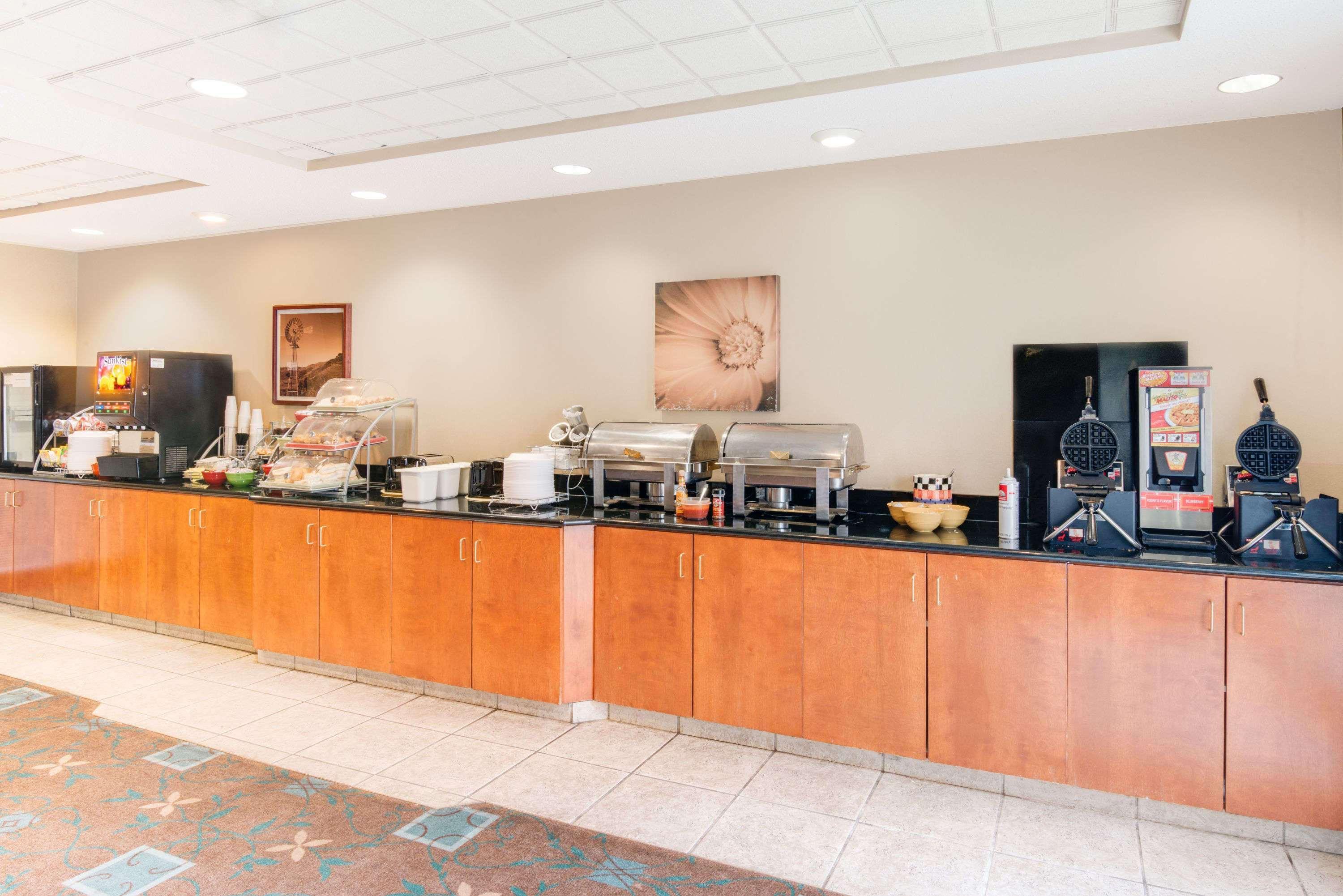 Wingate By Wyndham Gillette Hotel Exterior photo